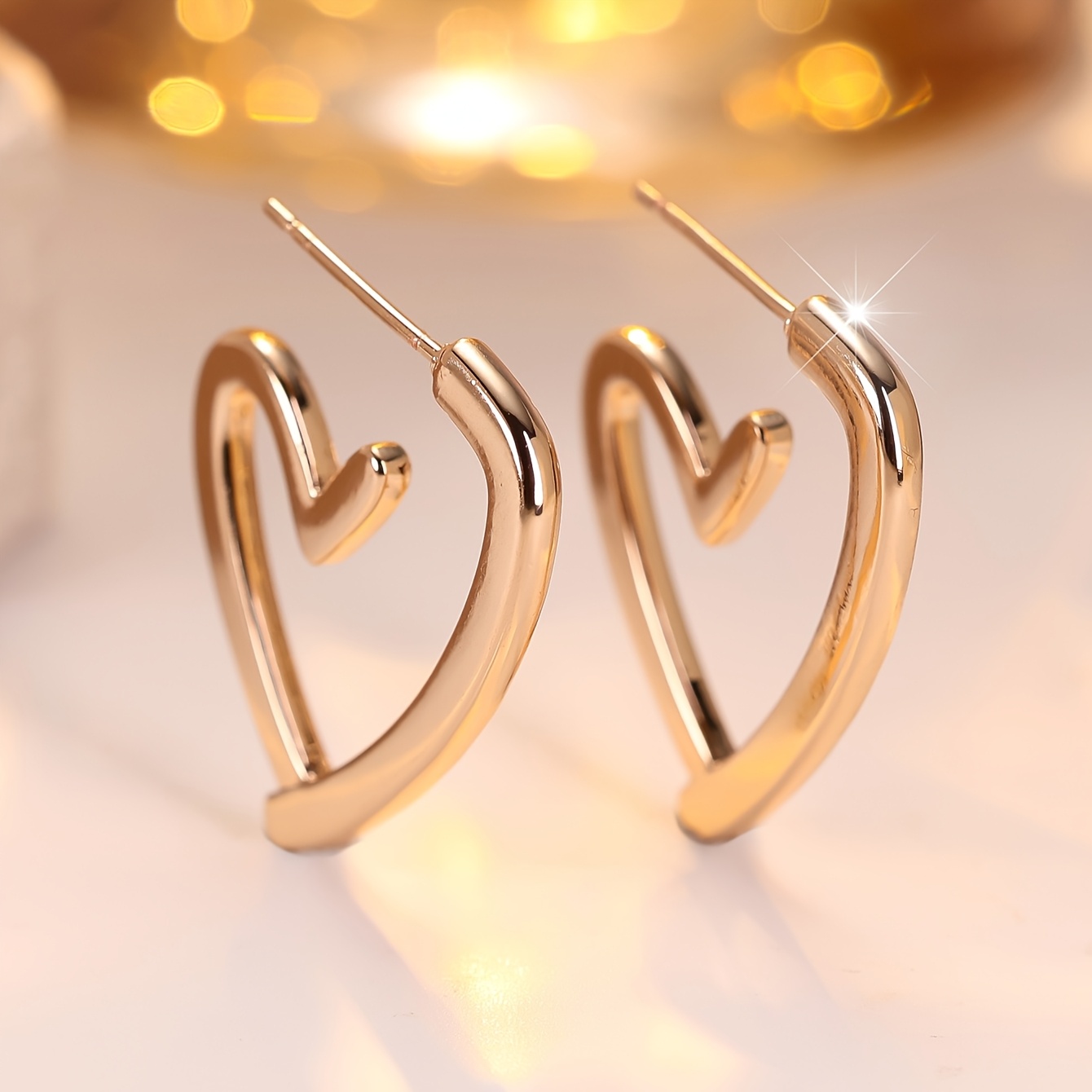 Heart-shaped Women's Stud Earrings, Elegant and Versatile